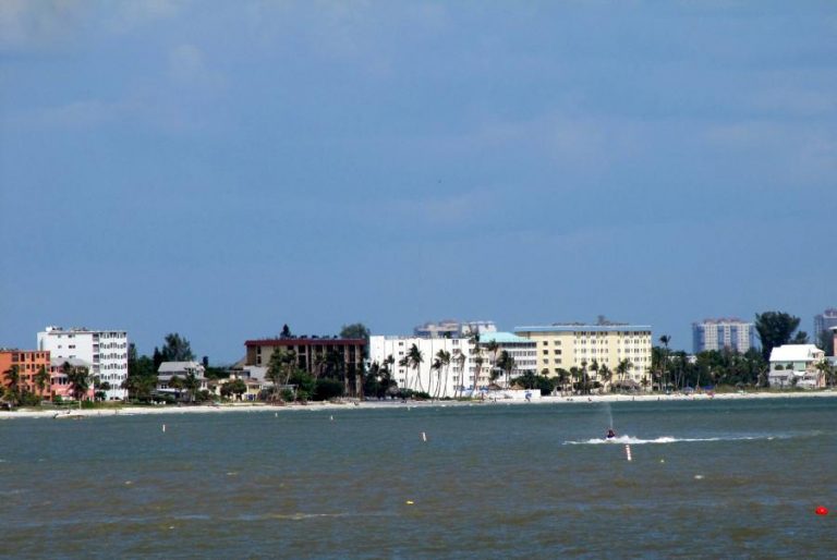 Spend your fall, winter, or spring in Fort Myers Beach, Florida: Is Fort Myers a good snowbird location?