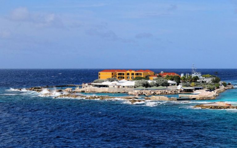 Spend your fall, winter, or spring in Curaçao: Is Curaçao a good snowbird location?