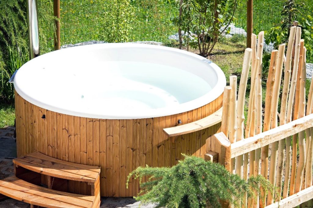 How-Much-Does-It-Cost-to-Fix-a-Hot-Tub-What-the-Pros-Say.jpg