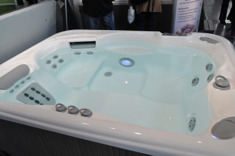 How do I stop my hot tub from foaming? Tips from professionals